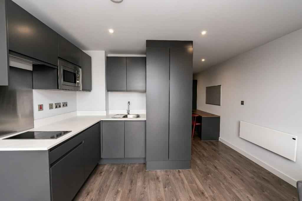 Common Area?w=400&h=260&fit=crop&q=40&auto=format&trim=auto