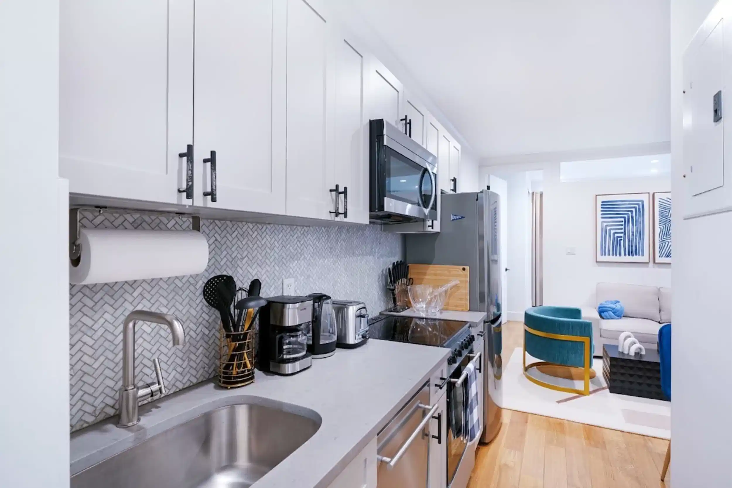 Common Area?w=400&h=260&fit=crop&q=40&auto=format&trim=auto