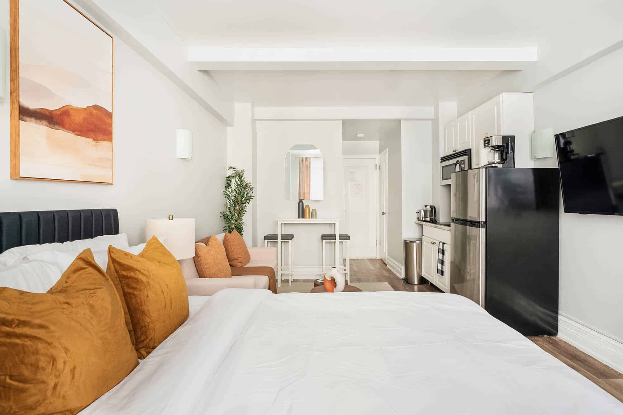 Amenities?w=400&h=260&fit=crop&q=40&auto=format&trim=auto