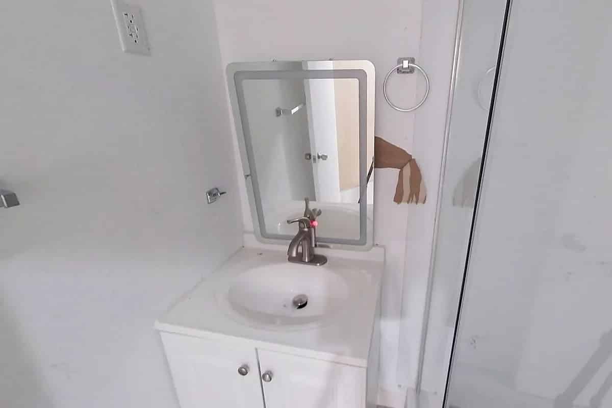 Exterior?w=400&h=260&fit=crop&q=40&auto=format&trim=auto