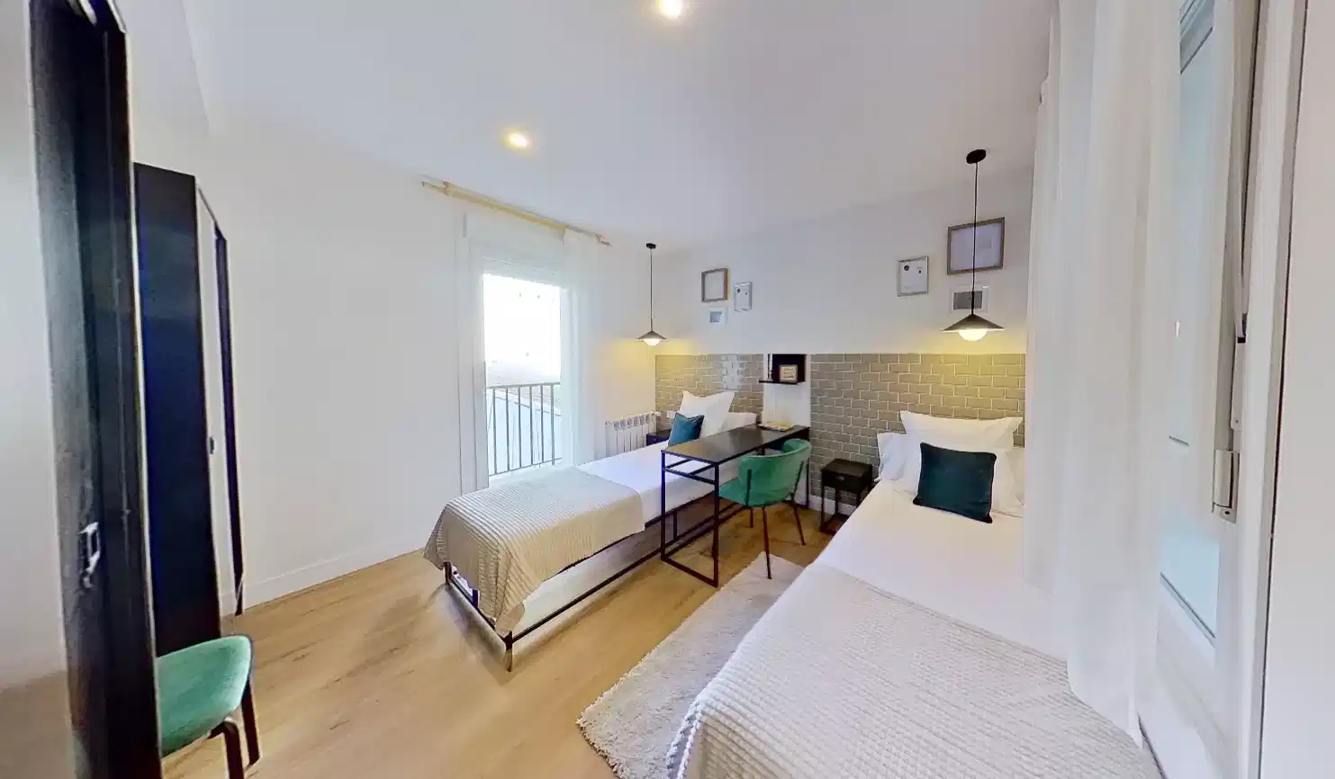 Common Area?w=400&h=260&fit=crop&q=40&auto=format&trim=auto