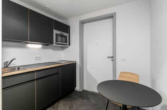 Common Area?w=400&h=260&fit=crop&q=40&auto=format&trim=auto