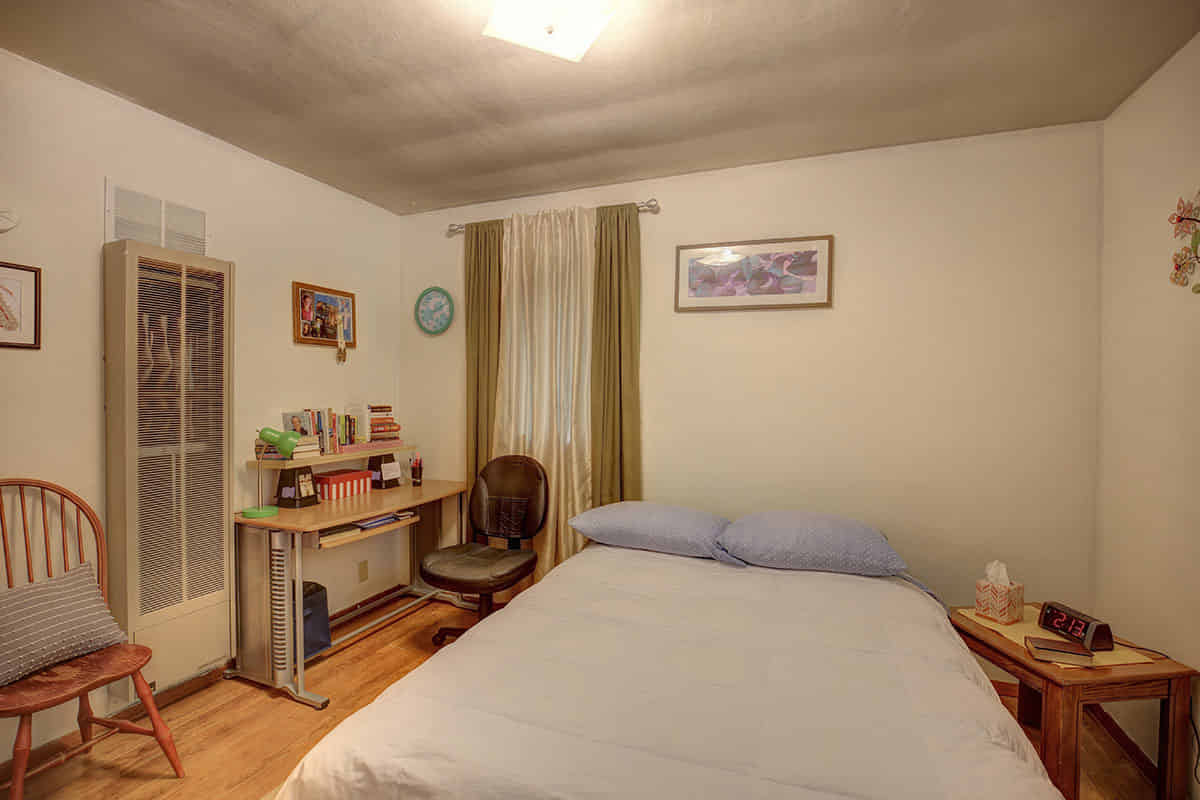 Common Area?w=400&h=260&fit=crop&q=40&auto=format&trim=auto