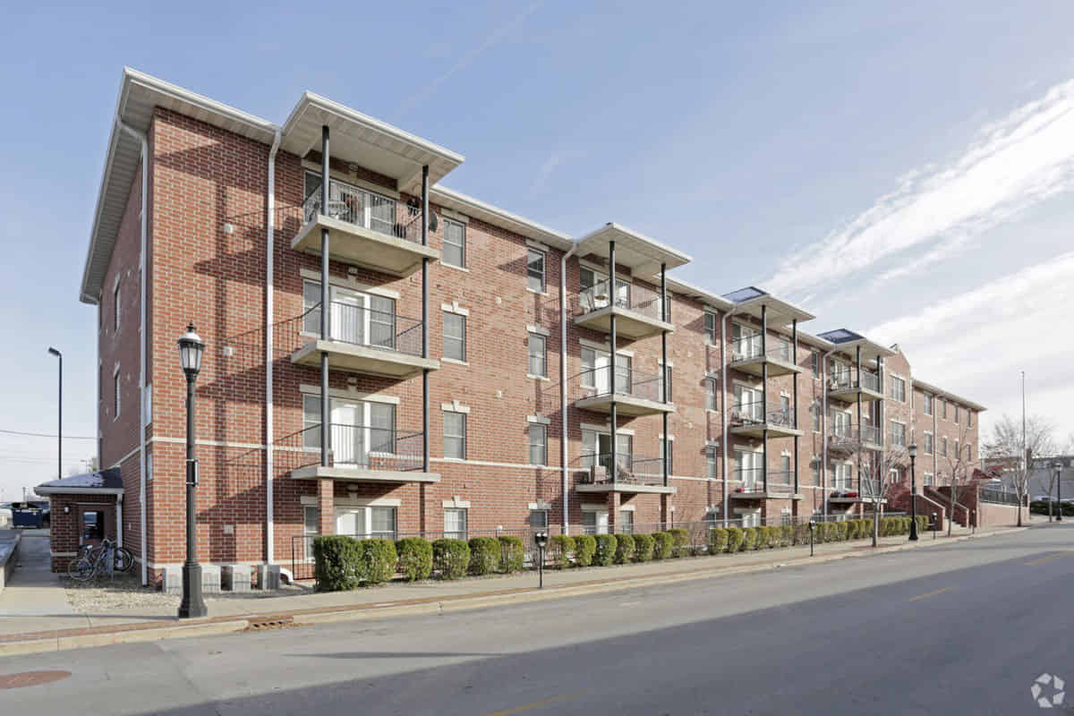Stratford Residences, Urbana 5