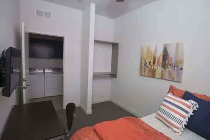 512 W. Green, Champaign - Champaign, Illinois, United States - Bedroom