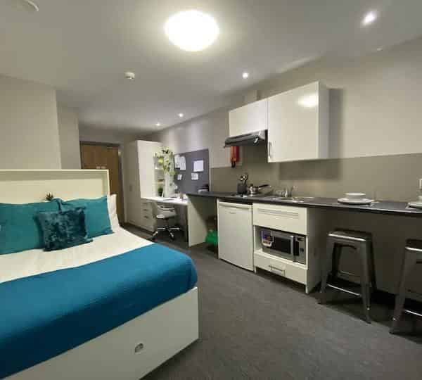Amenities?w=400&h=260&fit=crop&q=40&auto=format&trim=auto