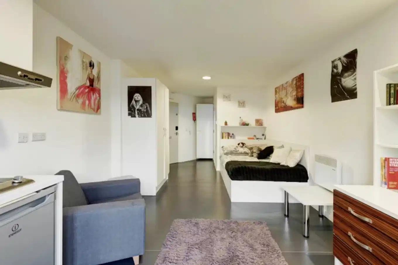 Amenities?w=400&h=260&fit=crop&q=40&auto=format&trim=auto