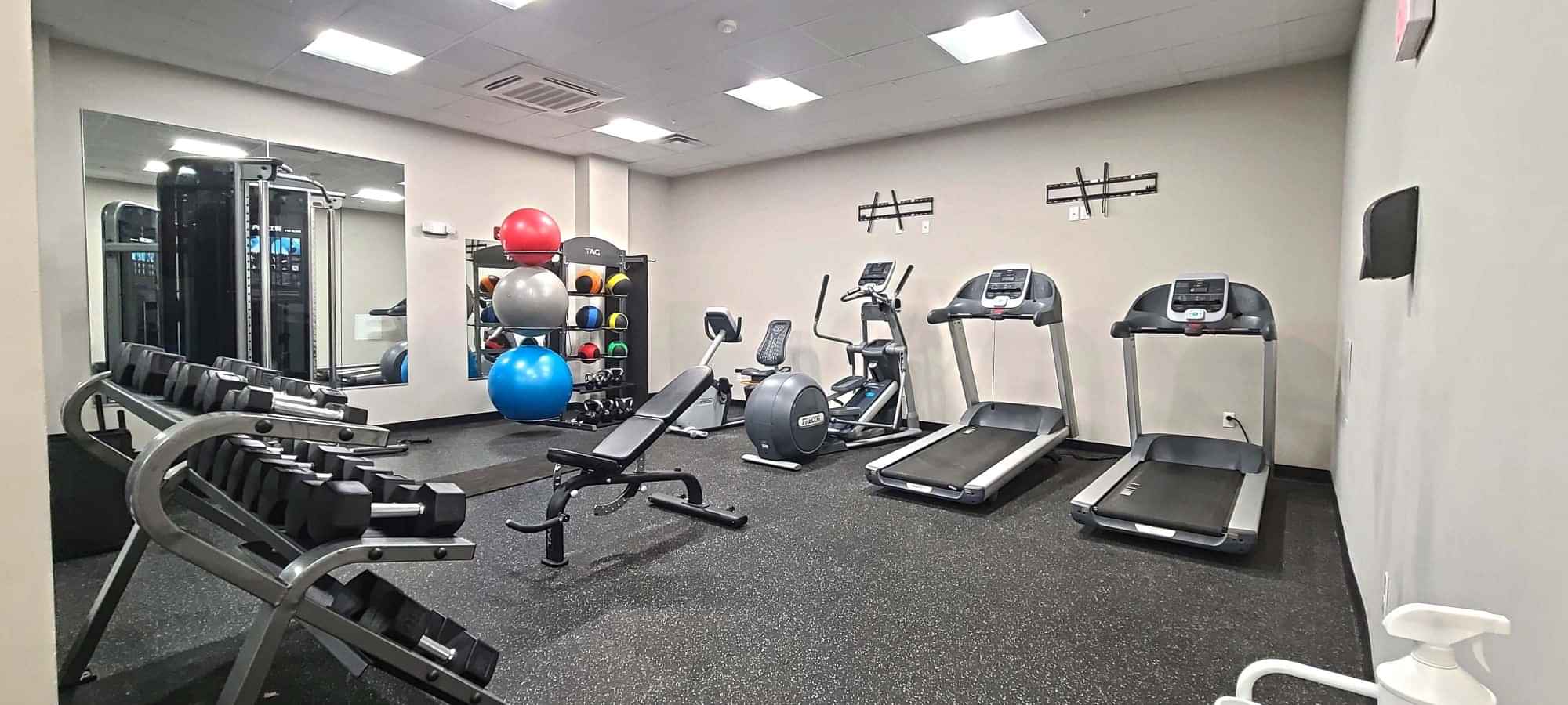 32 E Green St, Champaign - Champaign, Illinois, United States - Amenities