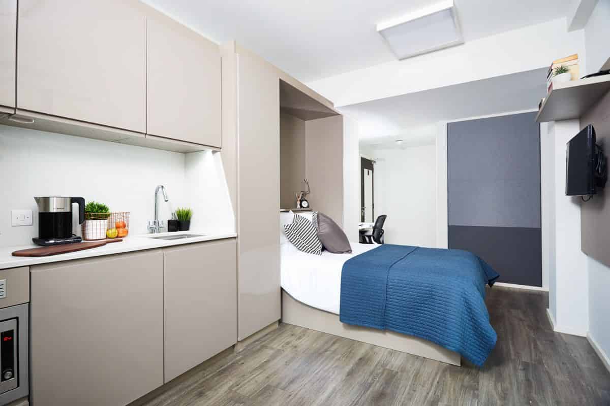 Common Area?w=400&h=260&fit=crop&q=40&auto=format&trim=auto