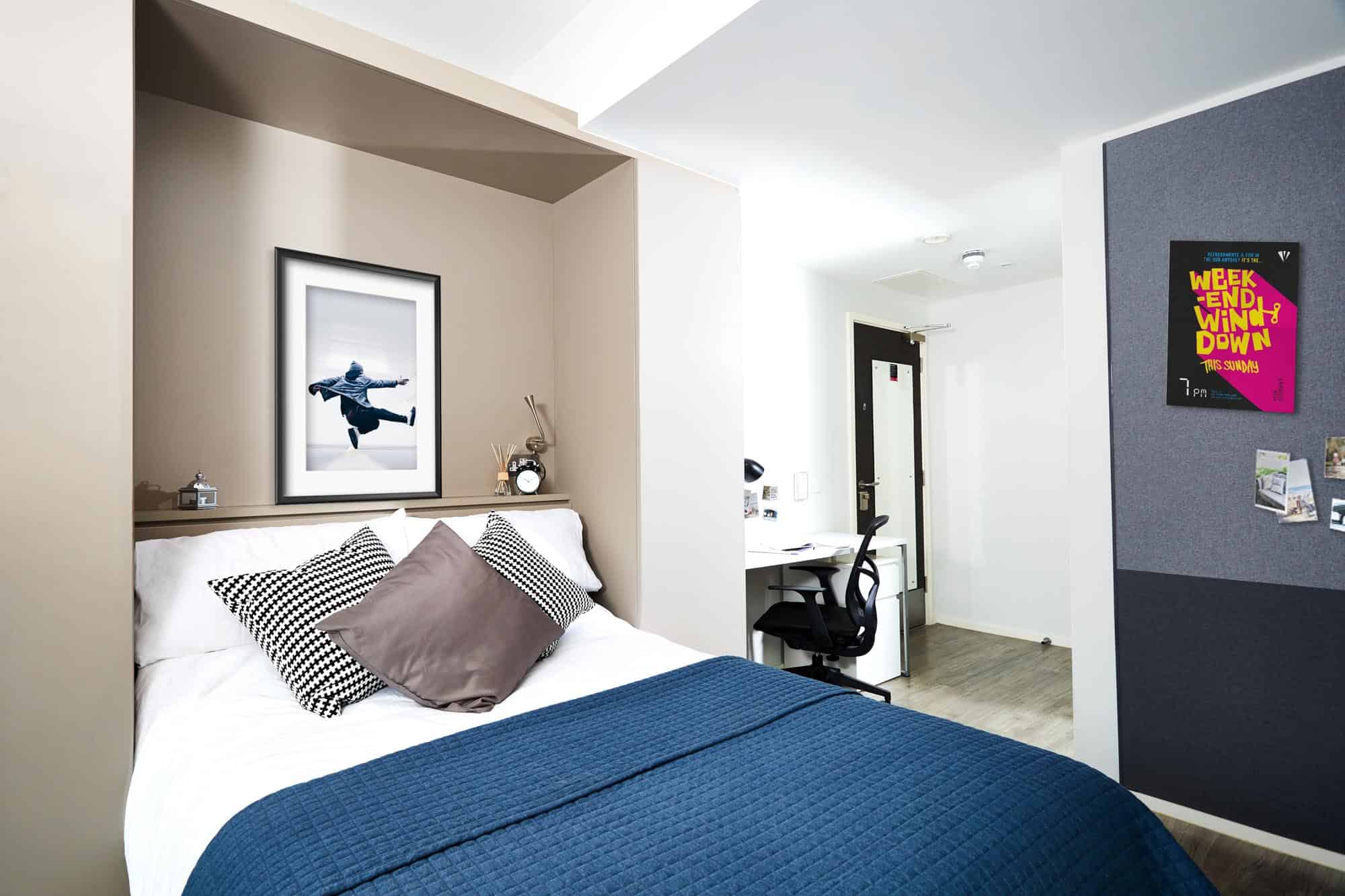 Common Area?w=400&h=260&fit=crop&q=40&auto=format&trim=auto