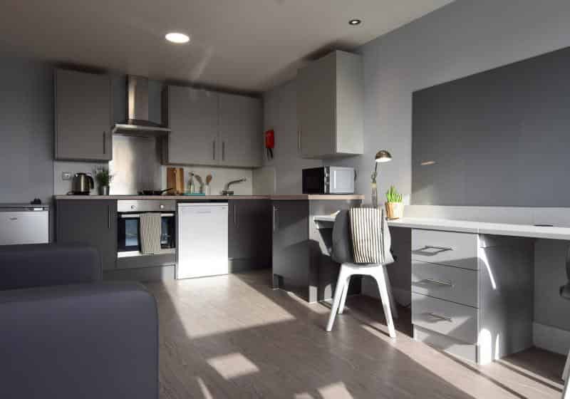 Amenities?w=400&h=260&fit=crop&q=40&auto=format&trim=auto