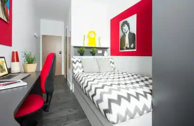 Common Area?w=400&h=260&fit=crop&q=40&auto=format&trim=auto