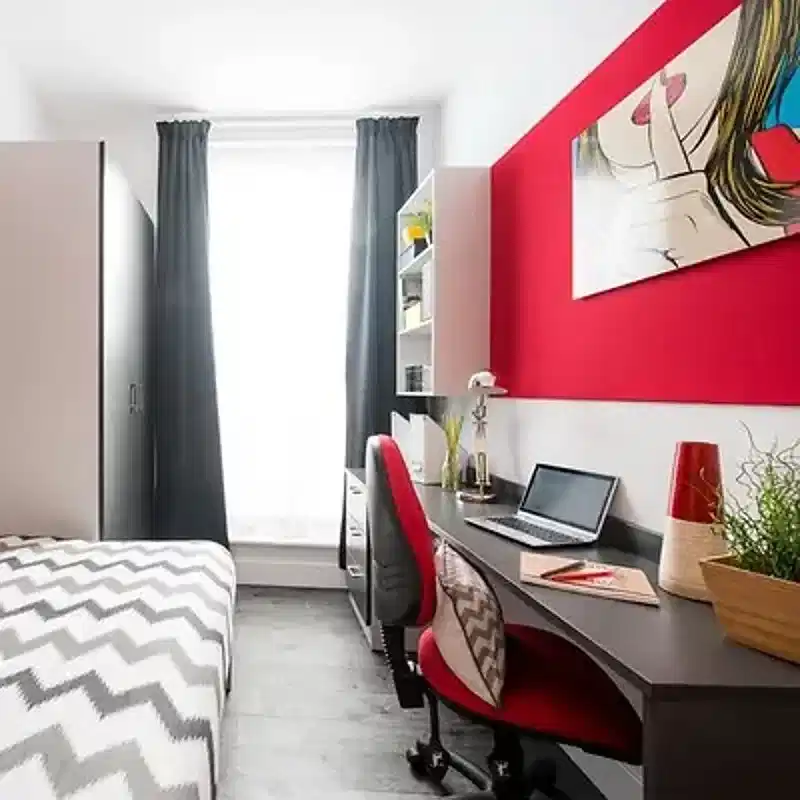 Common Area?w=400&h=260&fit=crop&q=40&auto=format&trim=auto