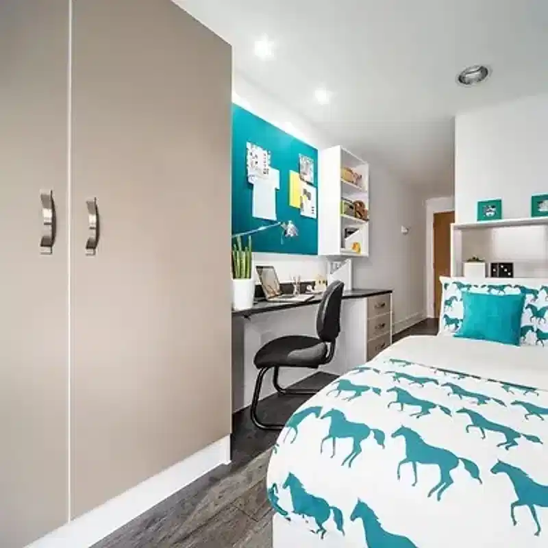 Common Area?w=400&h=260&fit=crop&q=40&auto=format&trim=auto