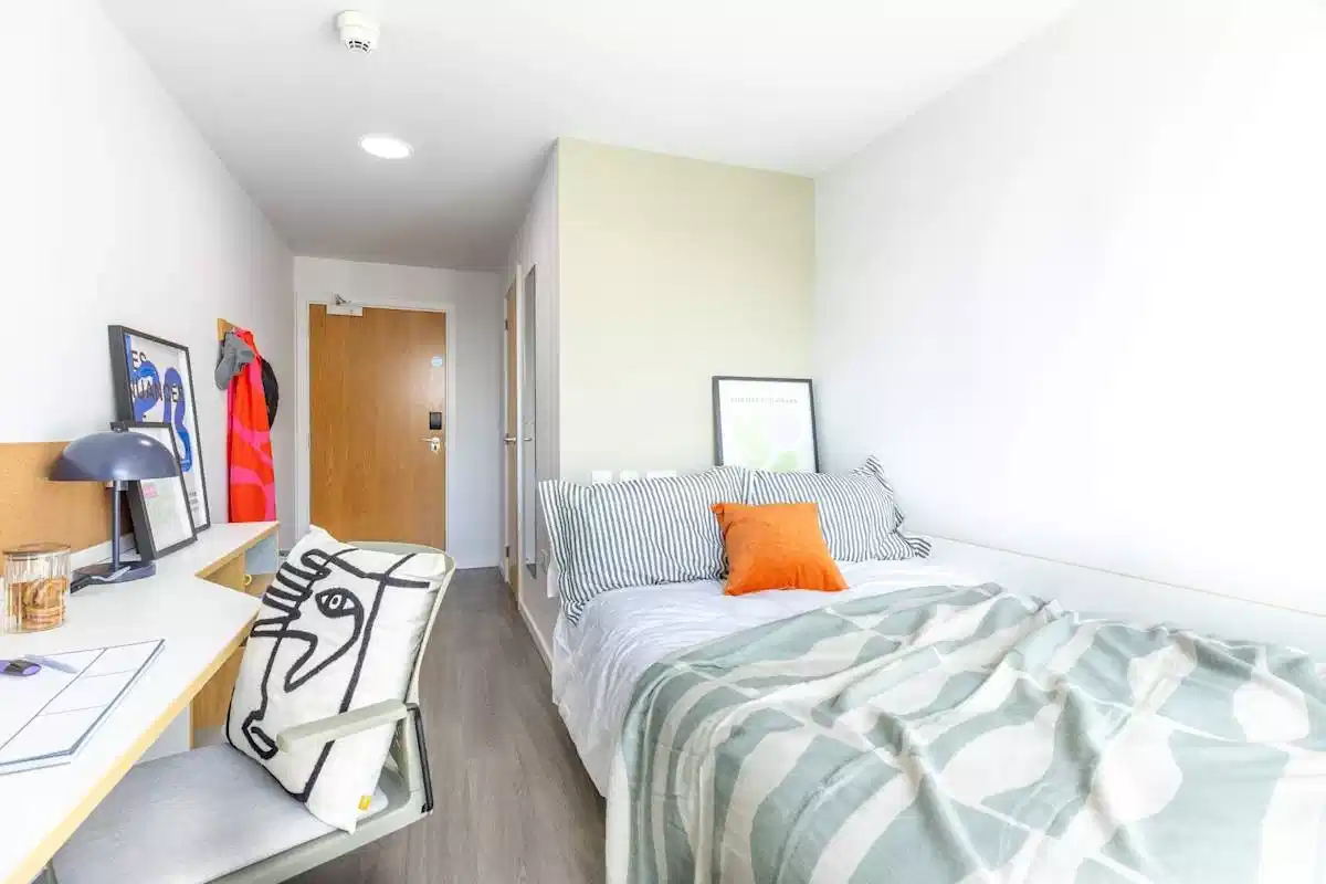 Gold En Suite