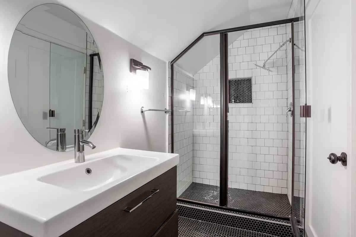 Exterior?w=400&h=260&fit=crop&q=40&auto=format&trim=auto