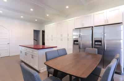 Amenities?w=400&h=260&fit=crop&q=40&auto=format&trim=auto