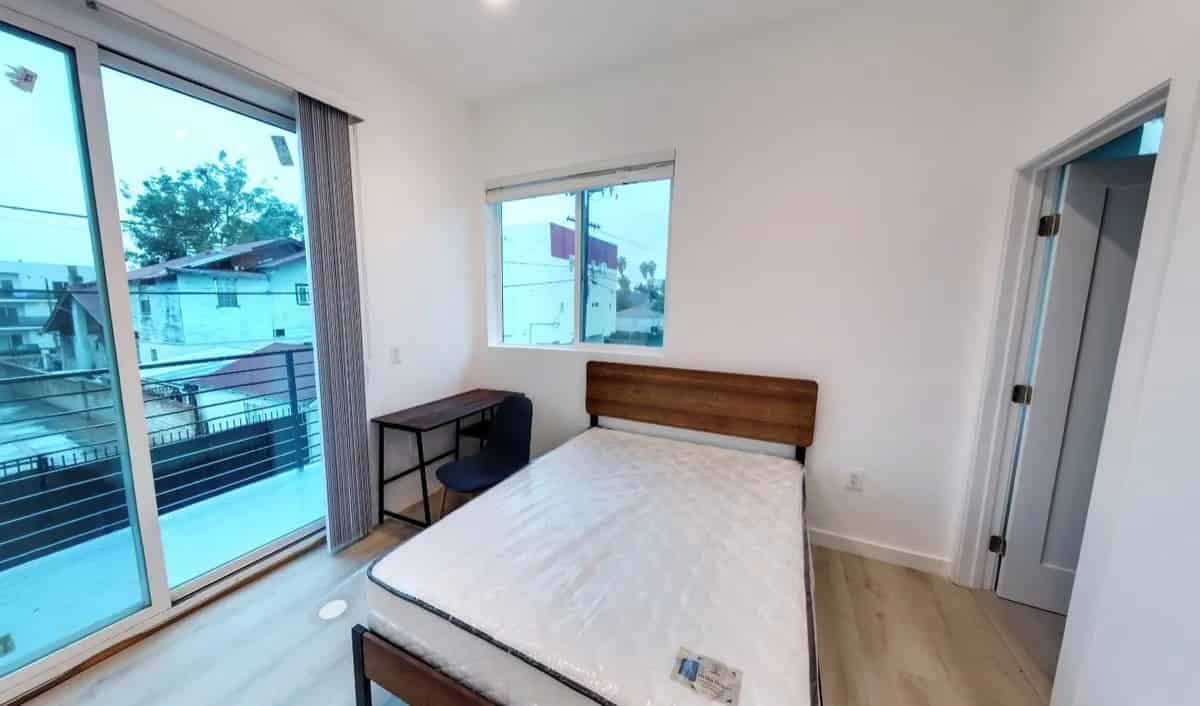 Common Area?w=400&h=260&fit=crop&q=40&auto=format&trim=auto