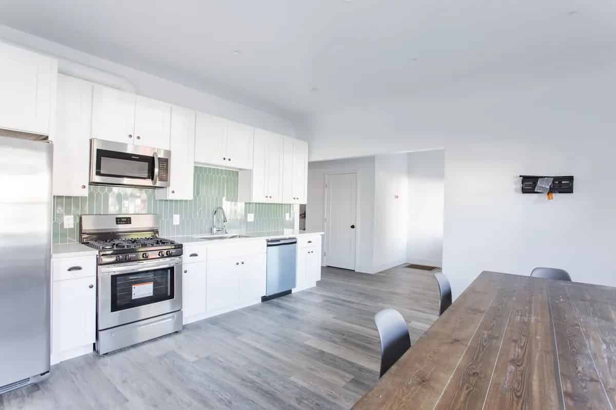 Common Area?w=400&h=260&fit=crop&q=40&auto=format&trim=auto