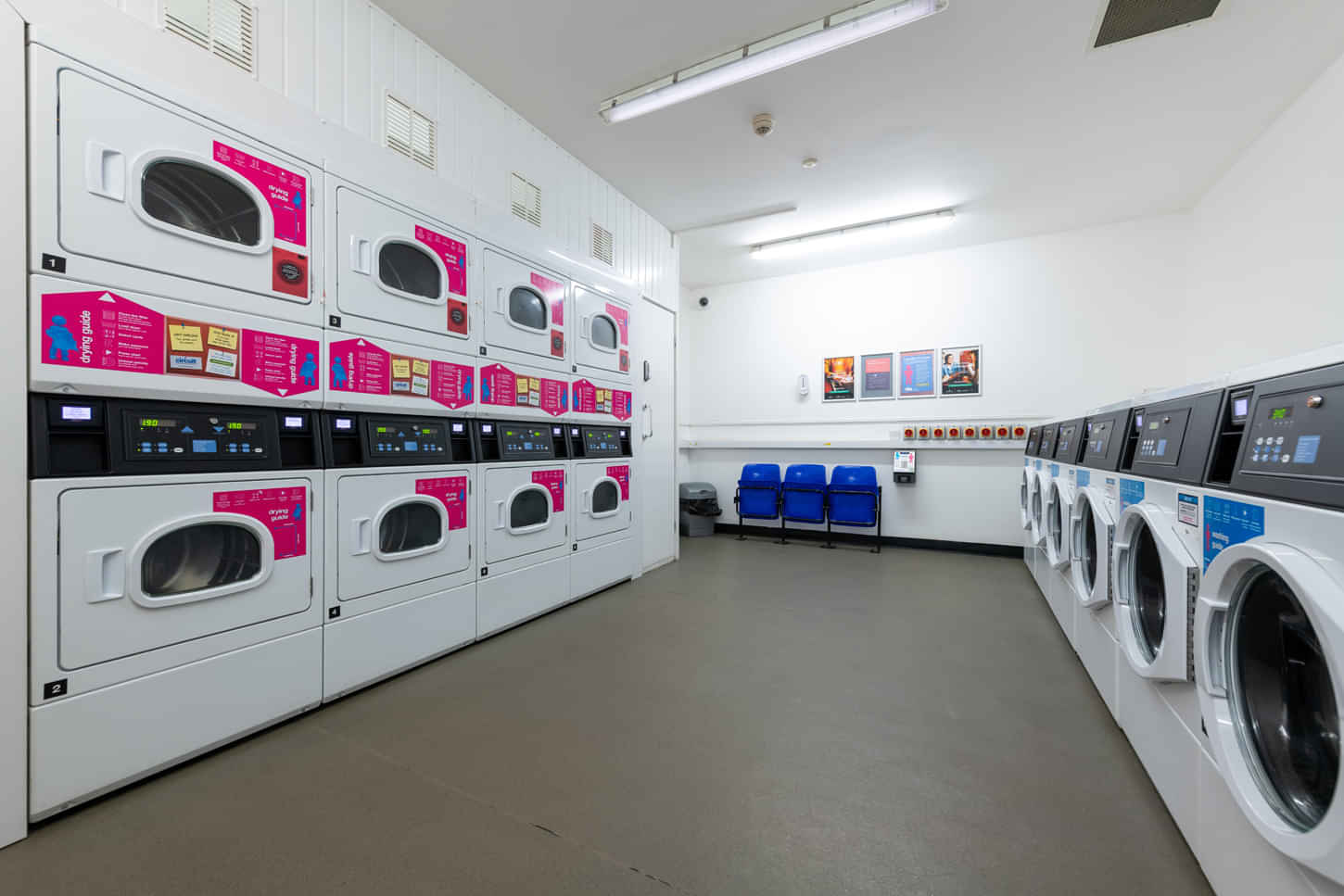 Exterior?w=400&h=260&fit=crop&q=40&auto=format&trim=auto