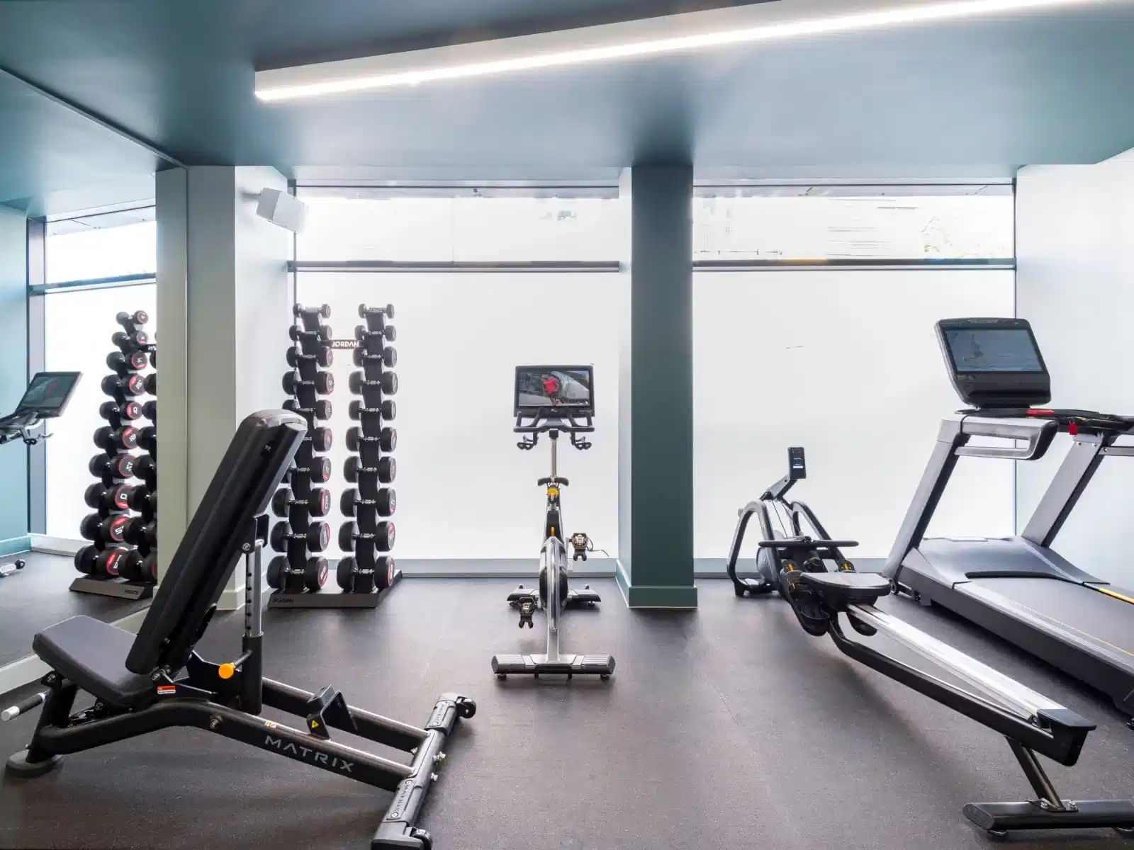 Kingston Plaza, Kingston Upon Thames - Kingston upon Thames, England, United Kingdom - Amenities