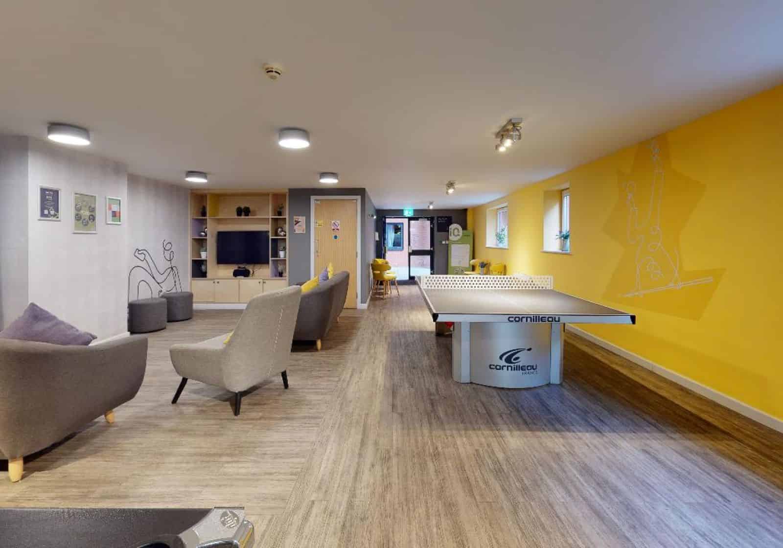 iQ Leeds, Leeds 4