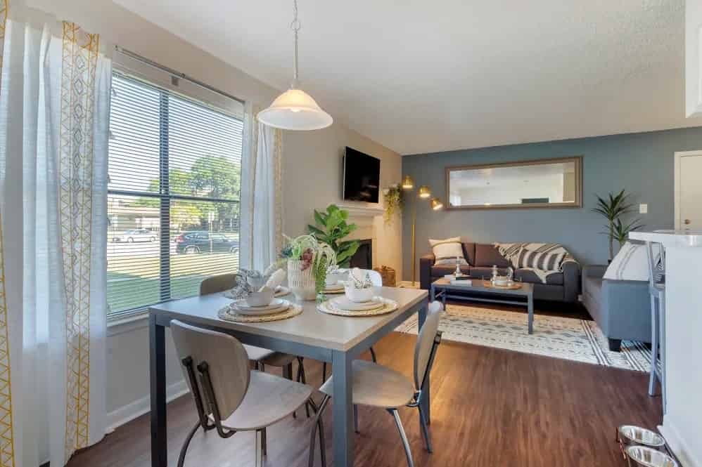 Amenities?w=400&h=260&fit=crop&q=40&auto=format&trim=auto