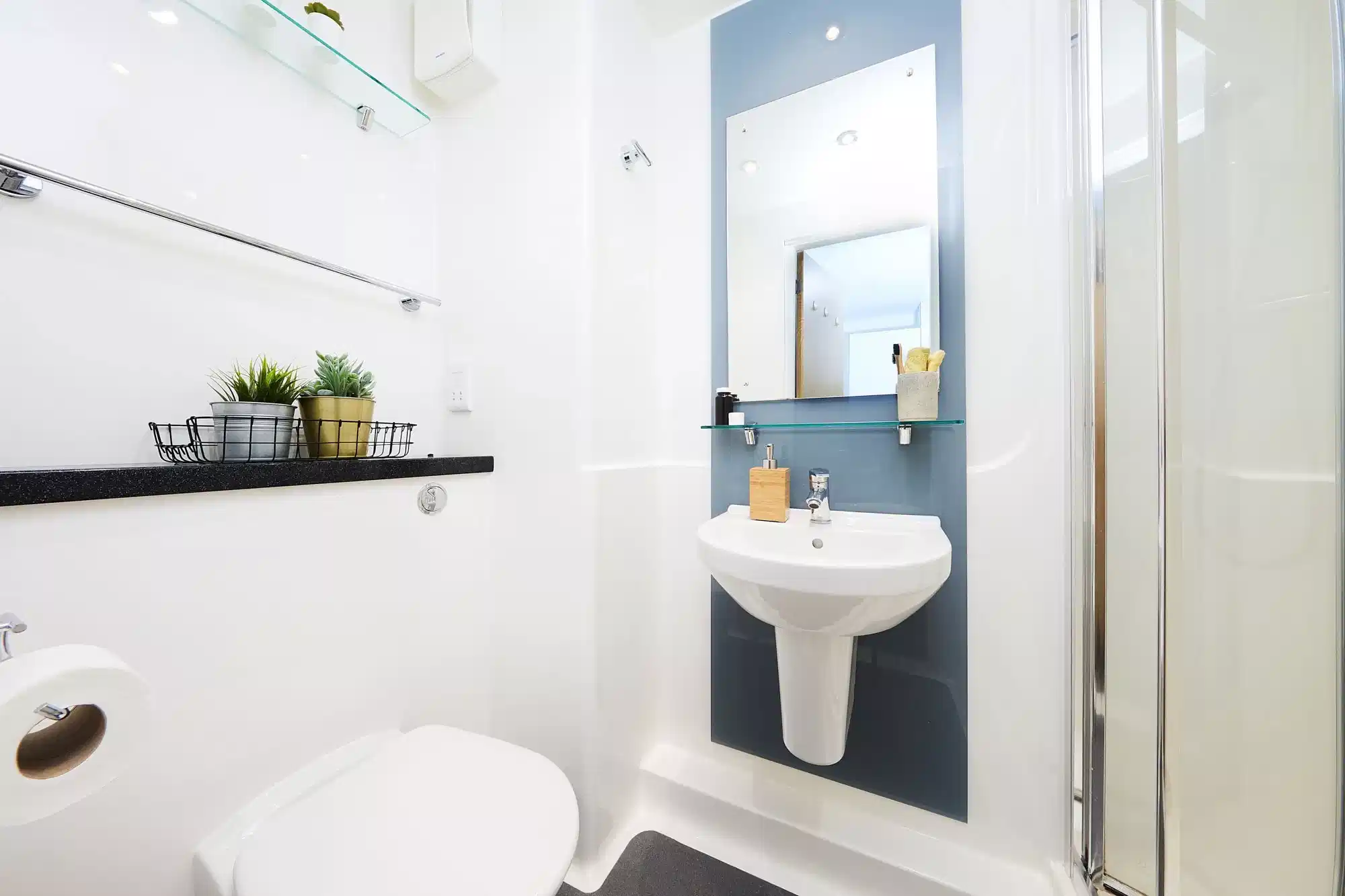 Amenities?w=400&h=260&fit=crop&q=40&auto=format&trim=auto