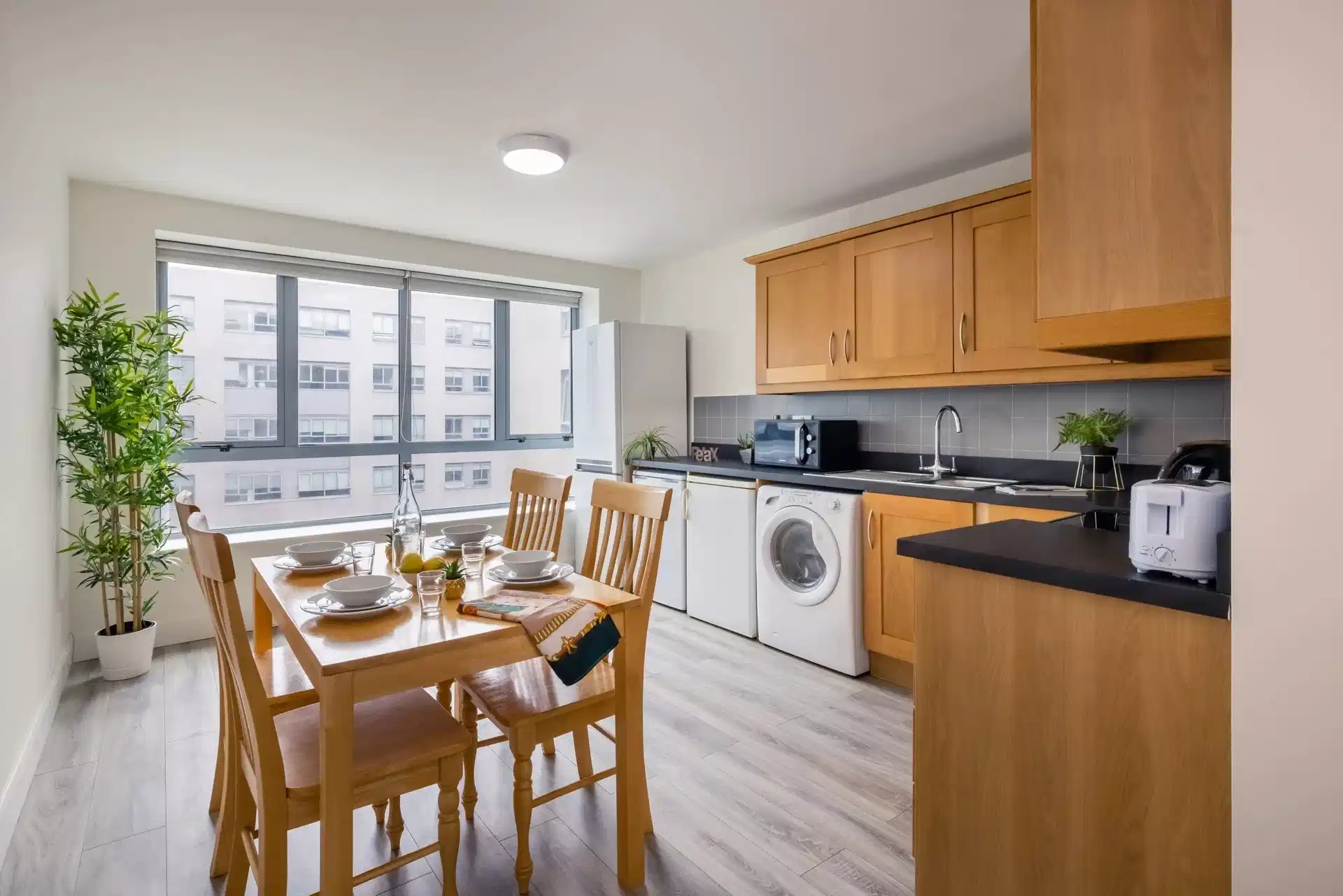 Deluxe Ensuite - Bedroom?w=400&h=260&fit=crop&q=40&auto=format&trim=auto