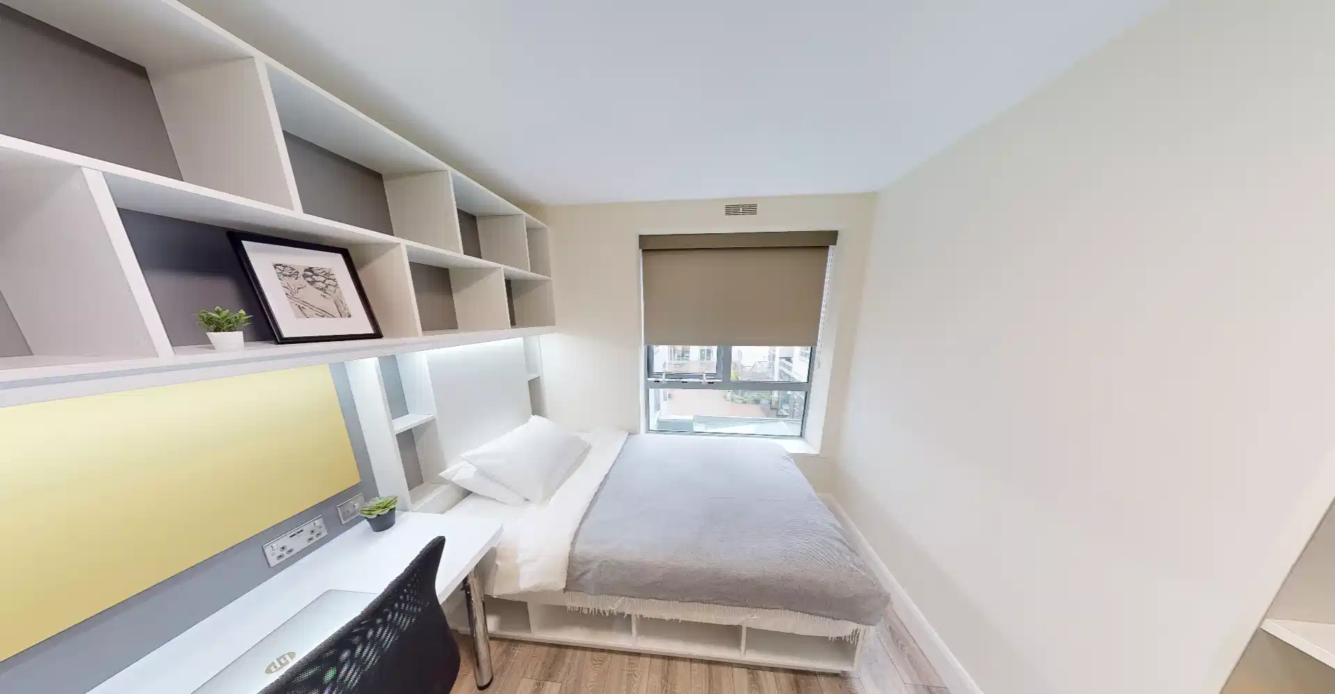 Exterior?w=400&h=260&fit=crop&q=40&auto=format&trim=auto