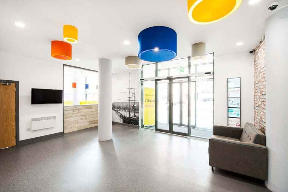 Common Area?w=400&h=260&fit=crop&q=40&auto=format&trim=auto