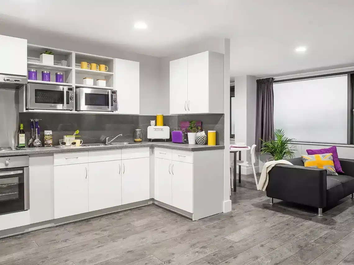 Common Area?w=400&h=260&fit=crop&q=40&auto=format&trim=auto