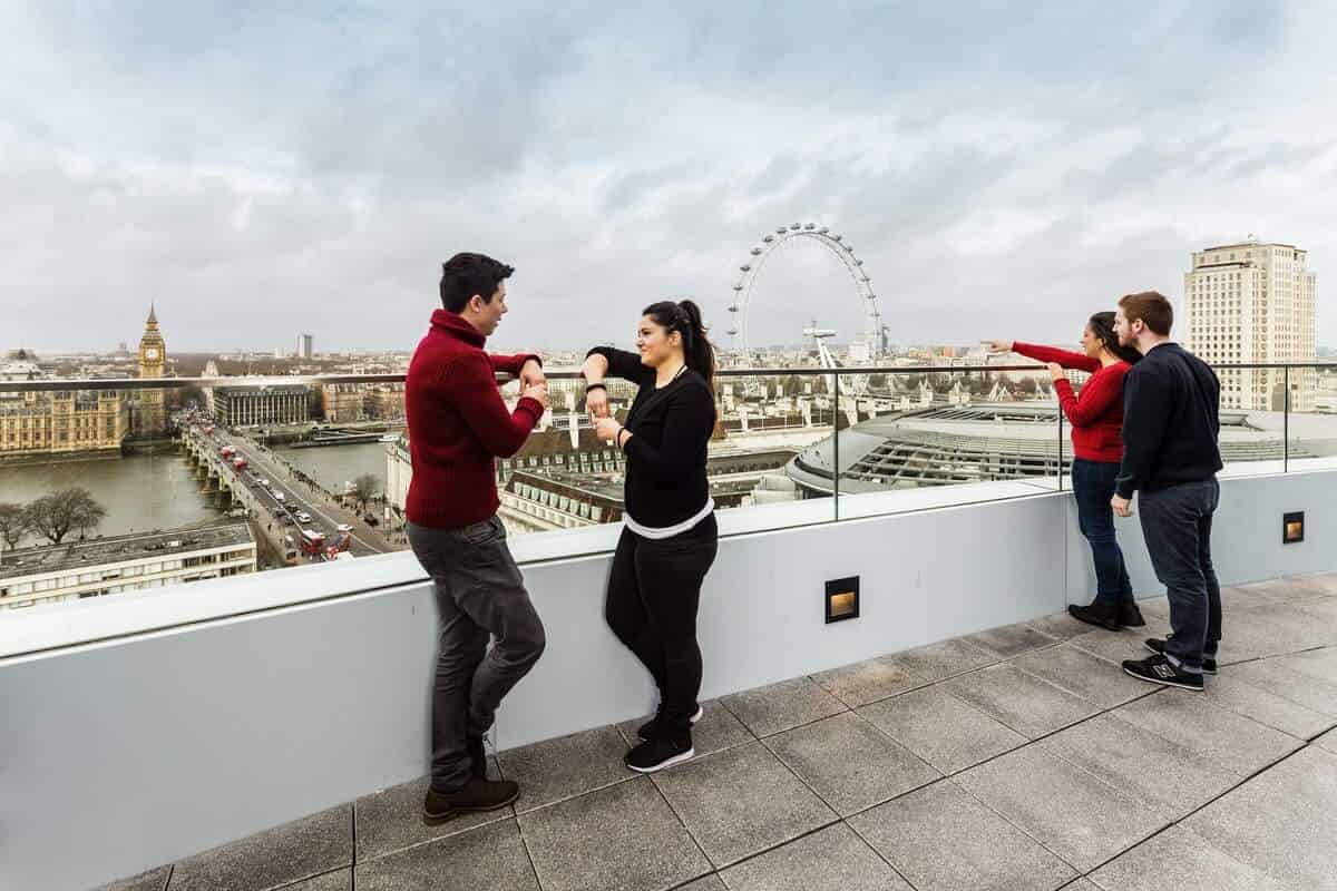 Kitchen?w=400&h=260&fit=crop&q=40&auto=format&trim=auto