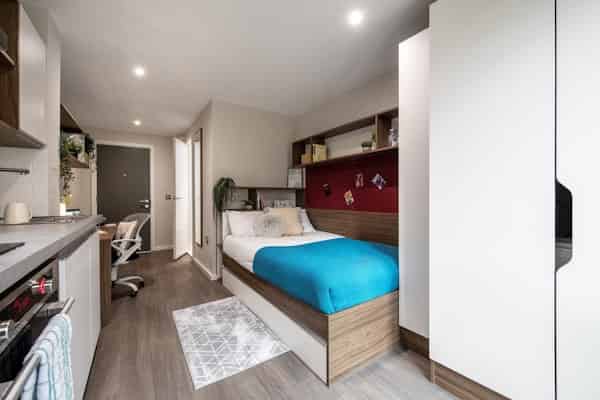 Common Area?w=400&h=260&fit=crop&q=40&auto=format&trim=auto