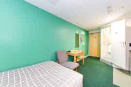 Common Area?w=400&h=260&fit=crop&q=40&auto=format&trim=auto