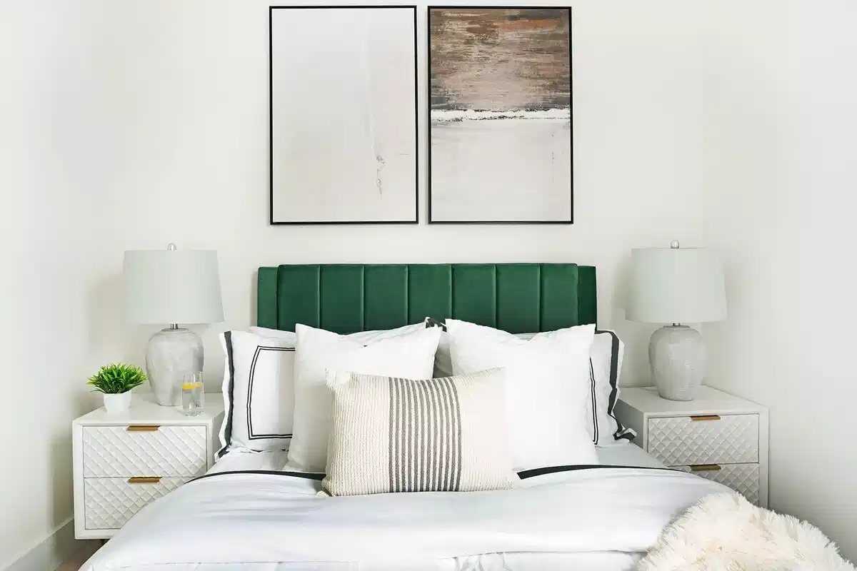 Exterior?w=400&h=260&fit=crop&q=40&auto=format&trim=auto