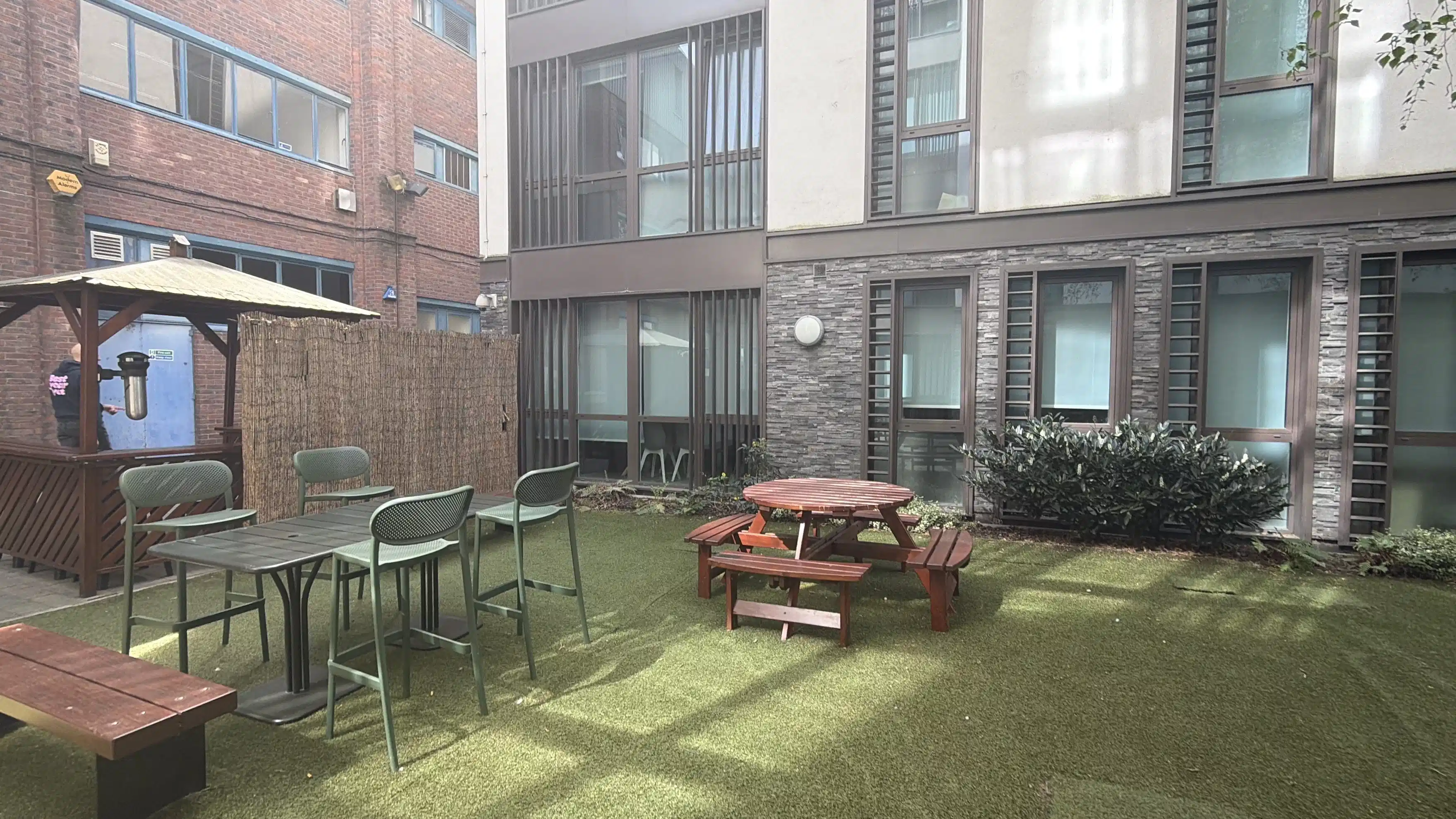 iQ Magenta House, London image 19
