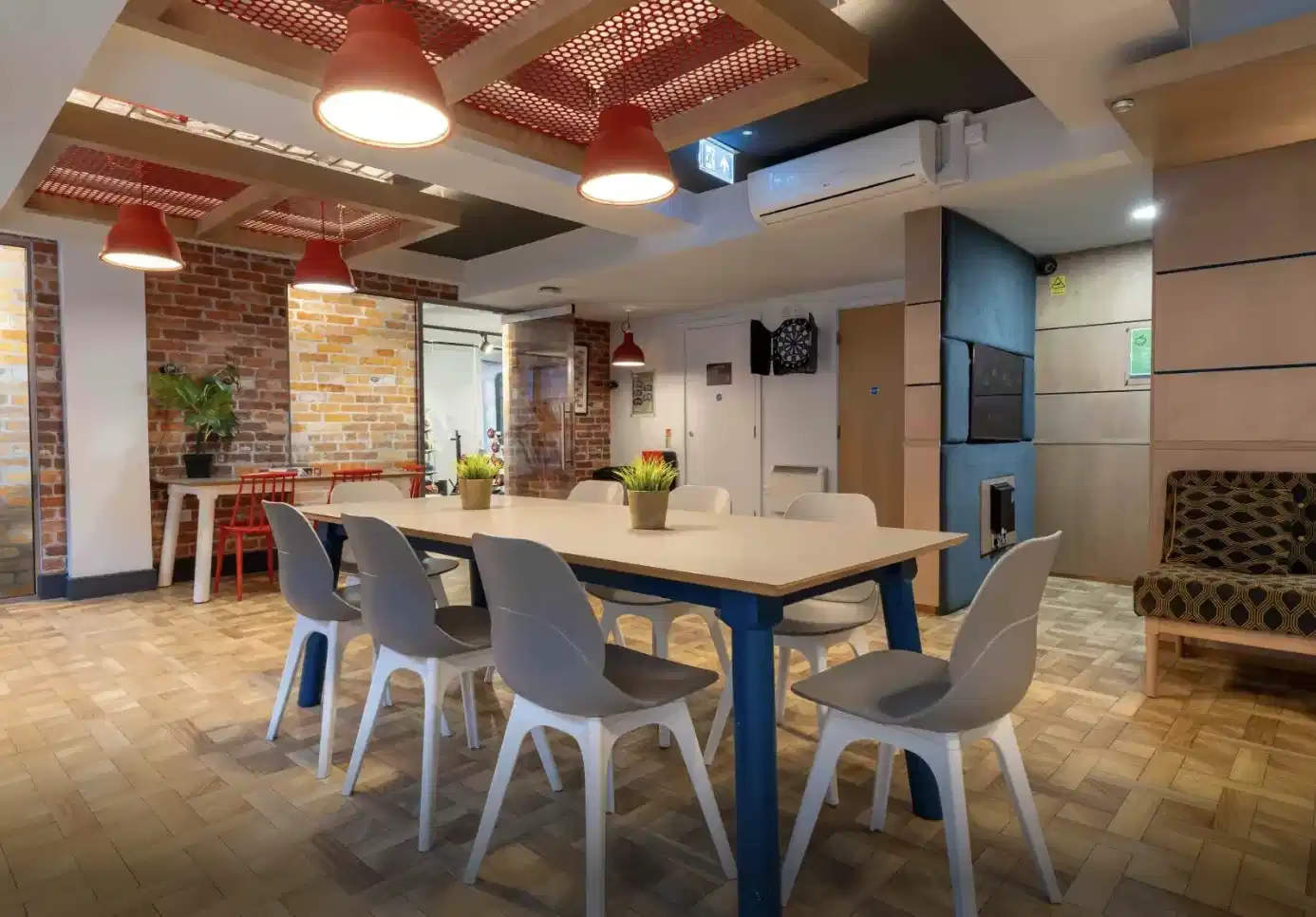iQ Magenta House, London image 9