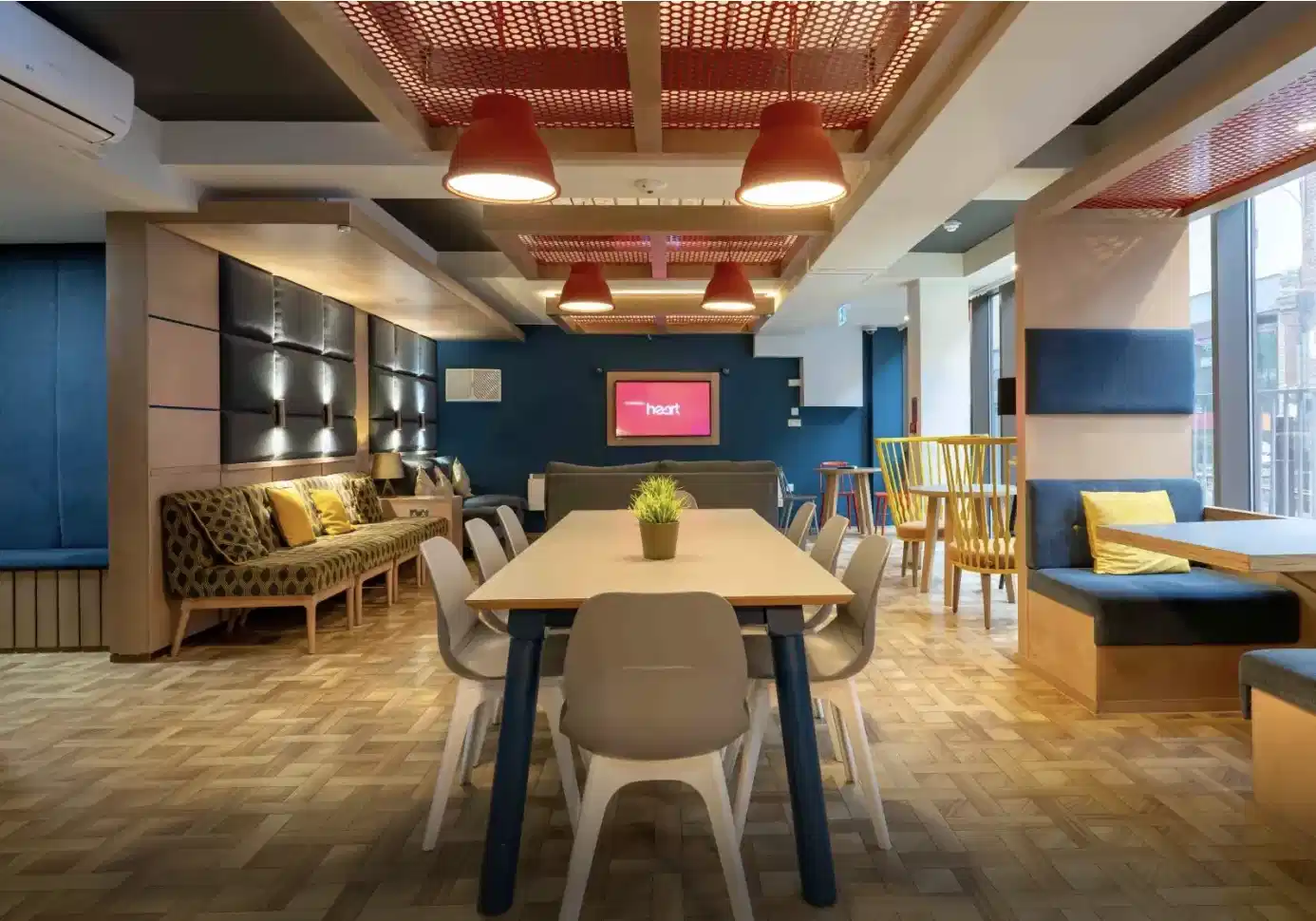 iQ Magenta House, London image 11