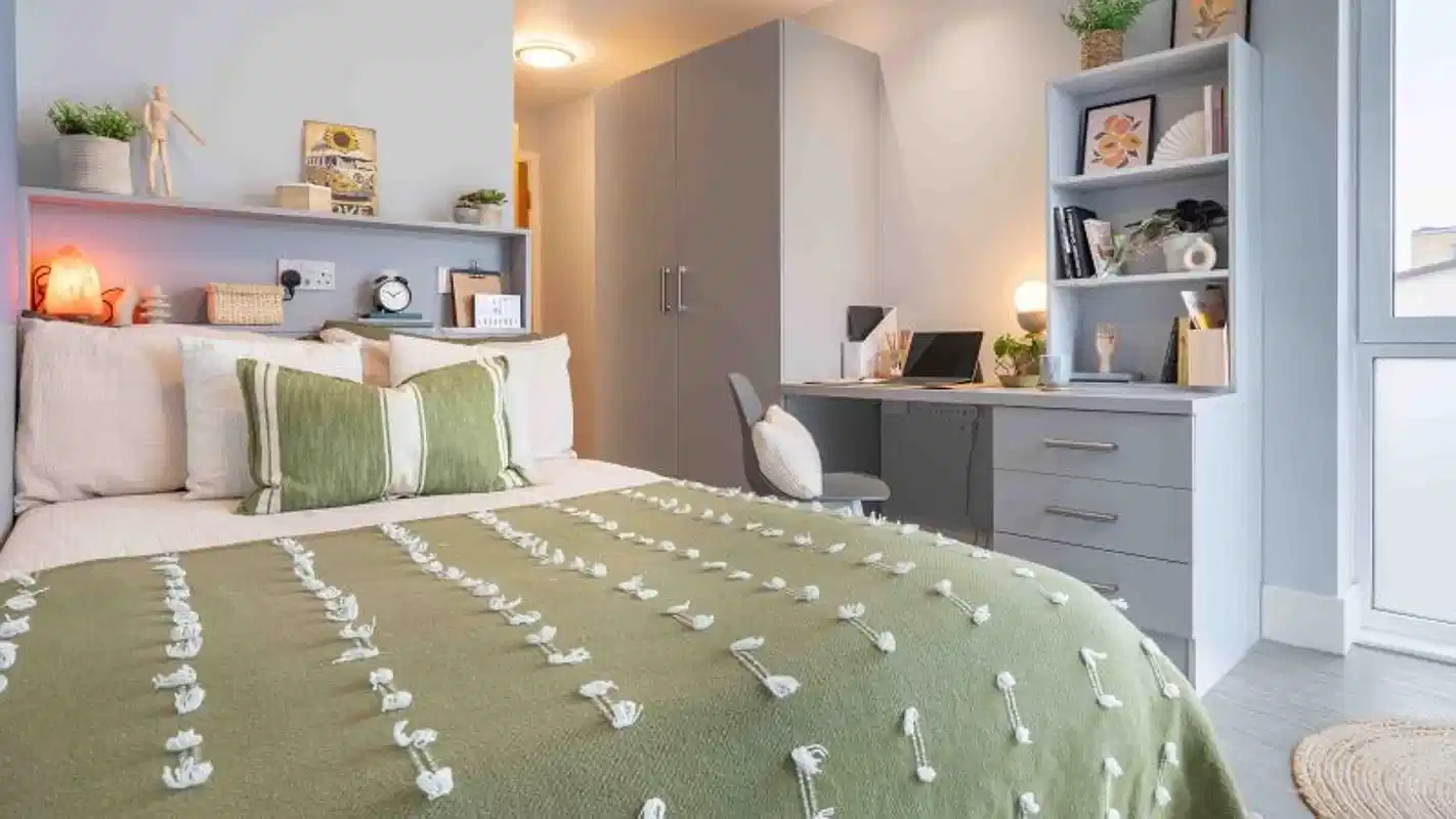 Silver En Suite