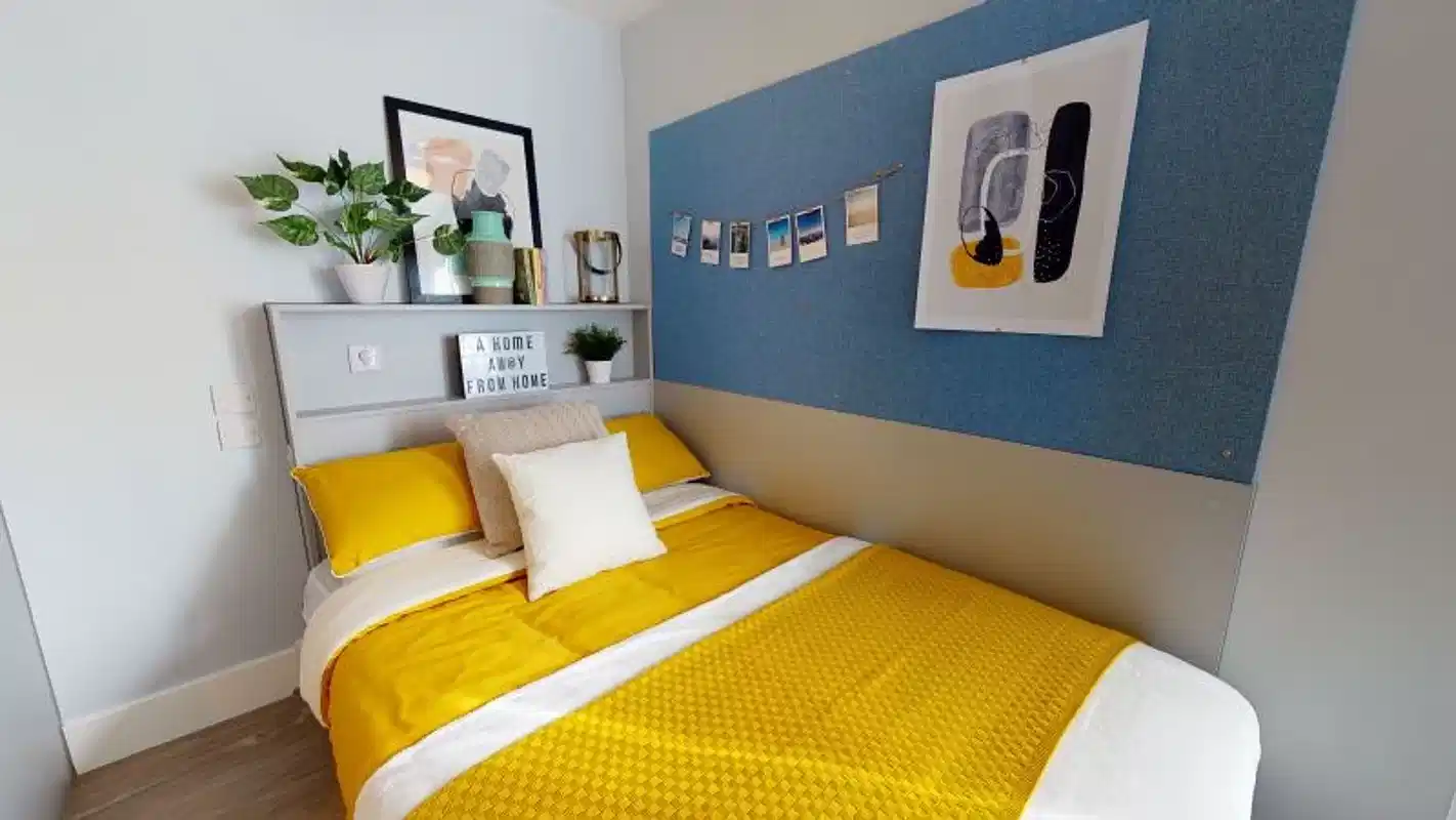 Gold En Suite