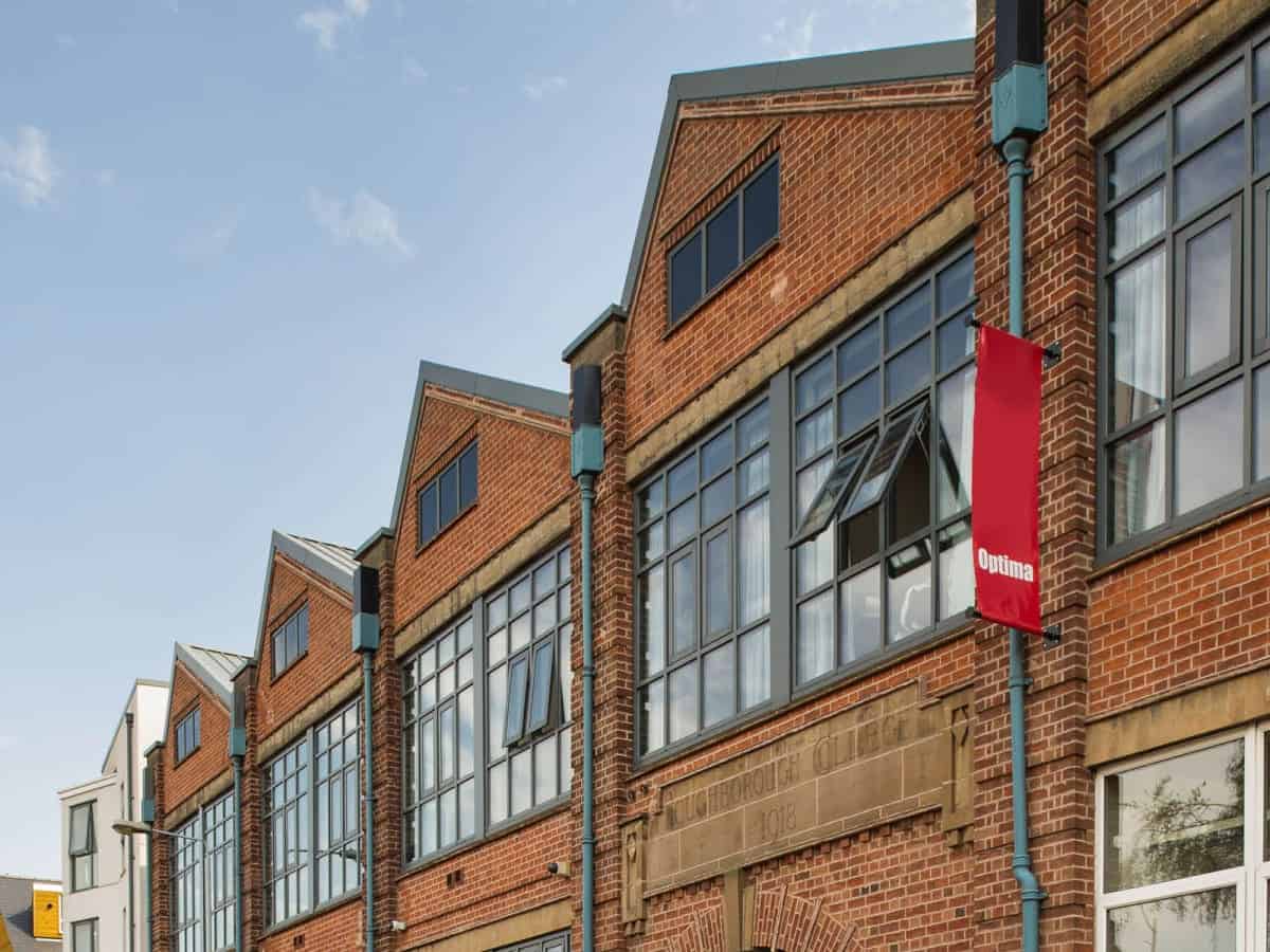 Exterior?w=400&h=260&fit=crop&q=40&auto=format&trim=auto