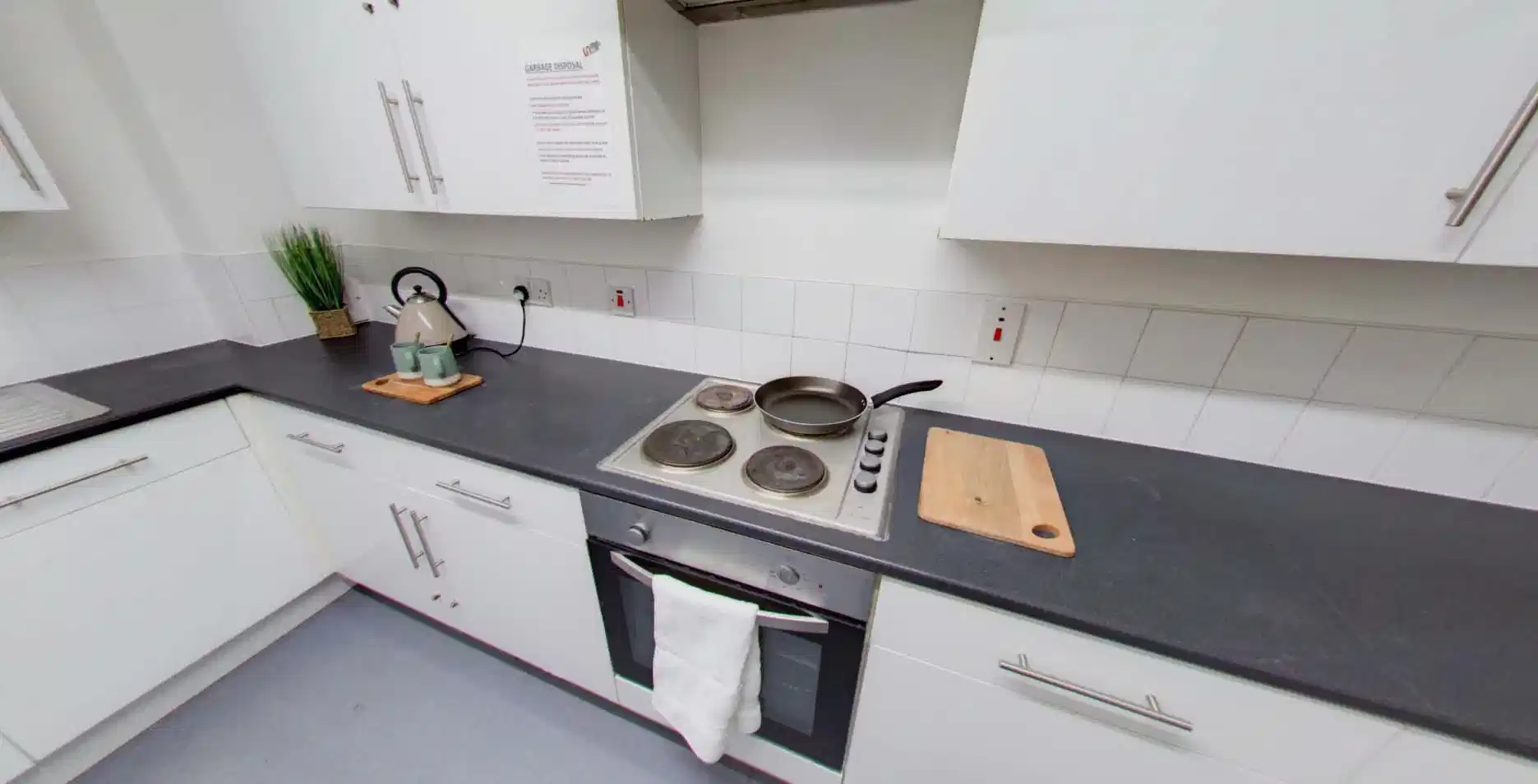 Common Area?w=400&h=260&fit=crop&q=40&auto=format&trim=auto