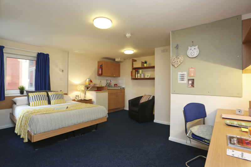 Common Area?w=400&h=260&fit=crop&q=40&auto=format&trim=auto