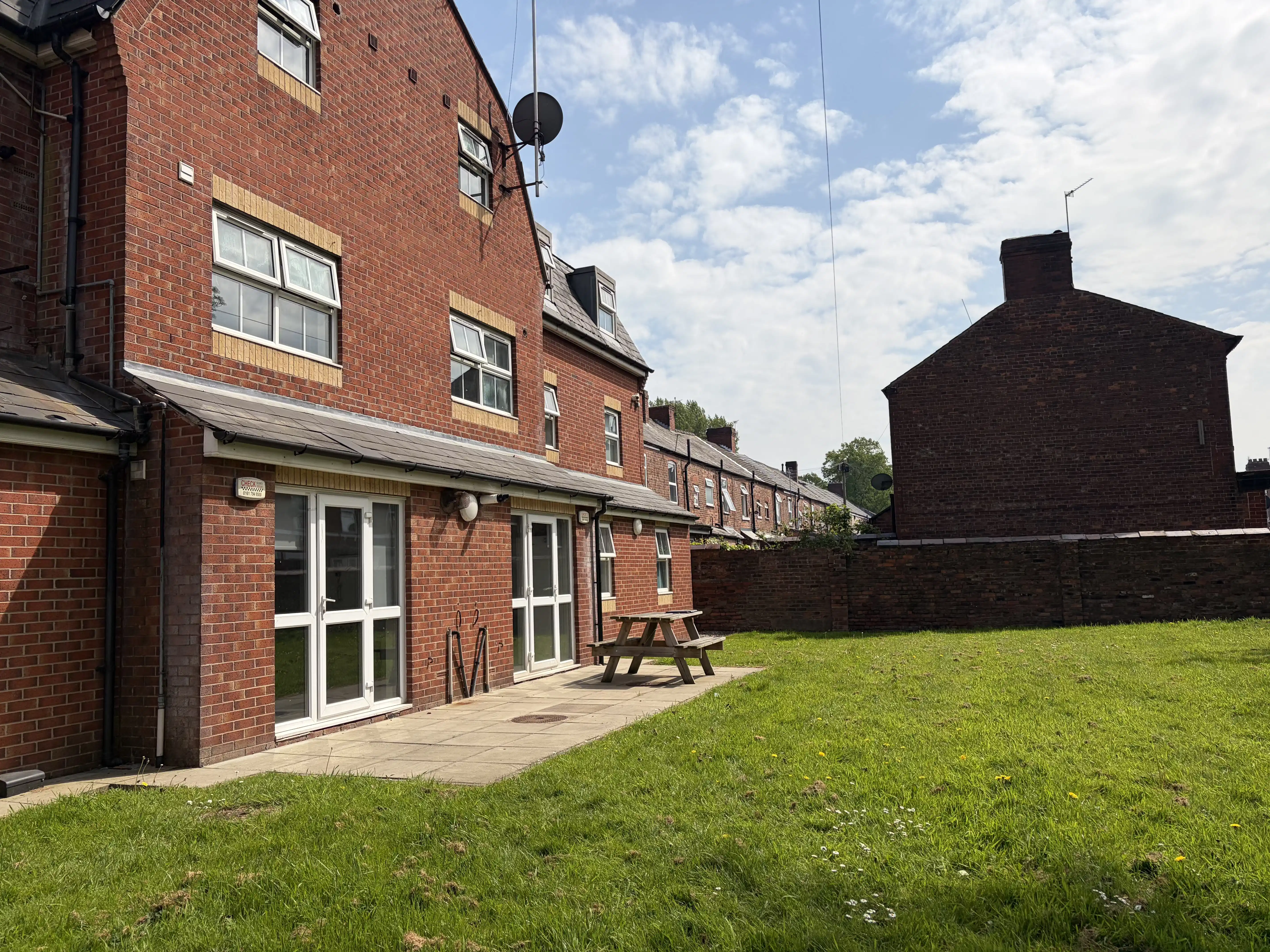 Oxney House & Gardens, Manchester image 12