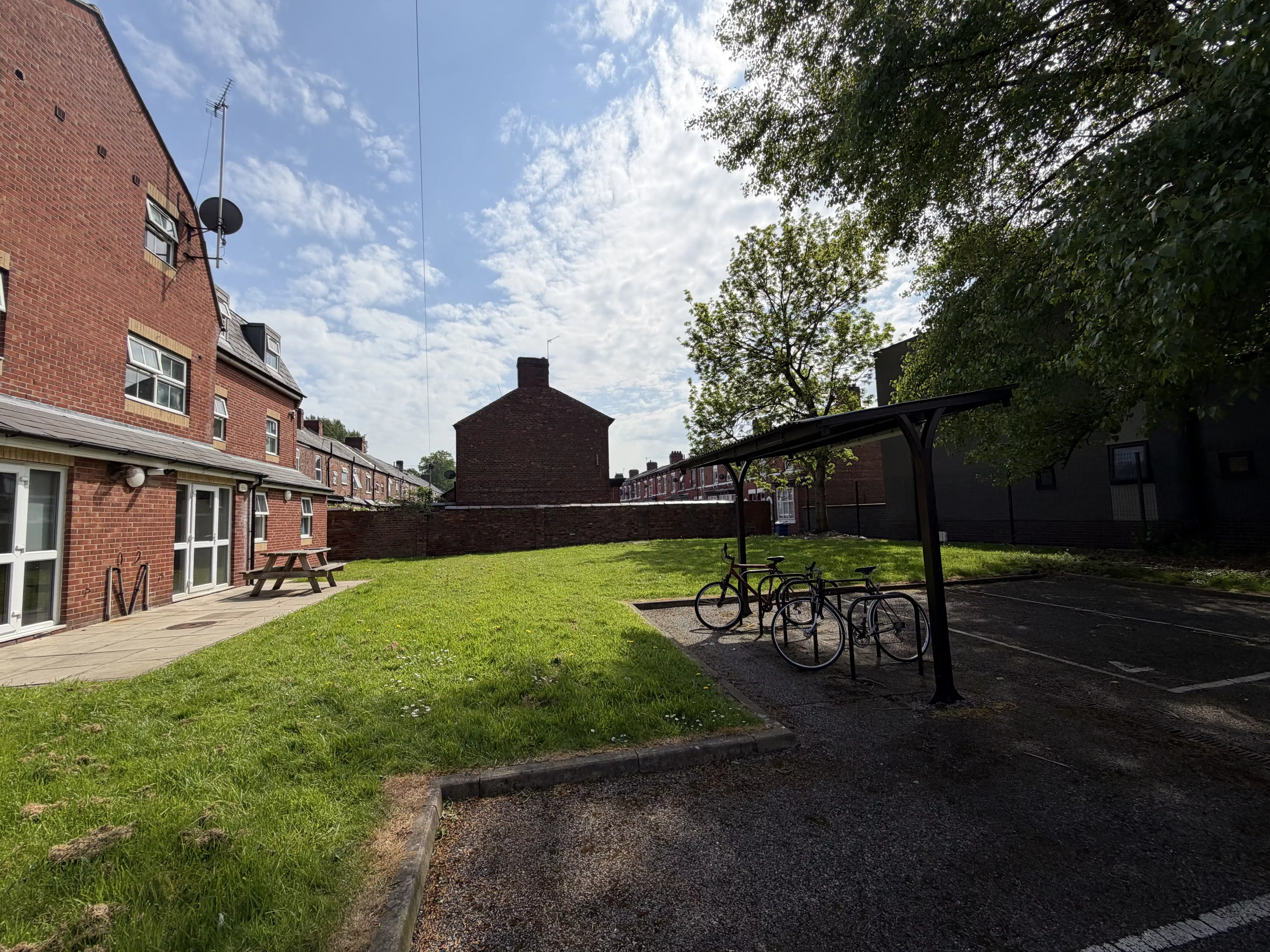 Oxney House & Gardens, Manchester image 13