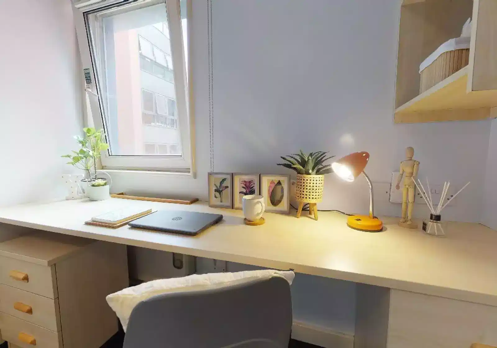 Common Area?w=400&h=260&fit=crop&q=40&auto=format&trim=auto