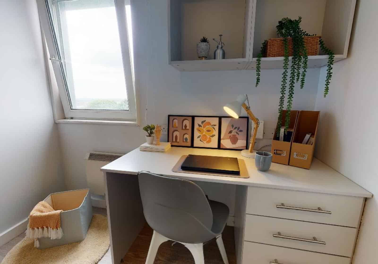 Common Area?w=400&h=260&fit=crop&q=40&auto=format&trim=auto