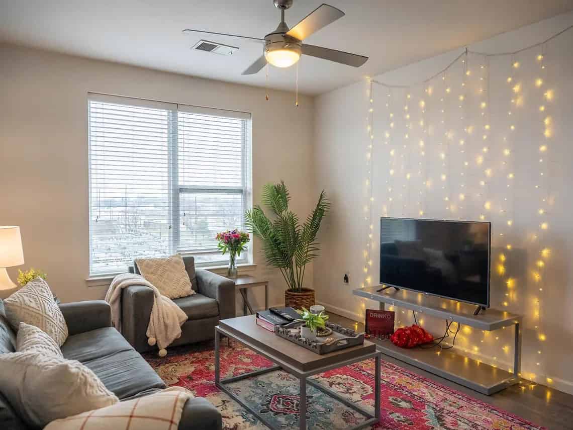 Common Area?w=400&h=260&fit=crop&q=40&auto=format&trim=auto