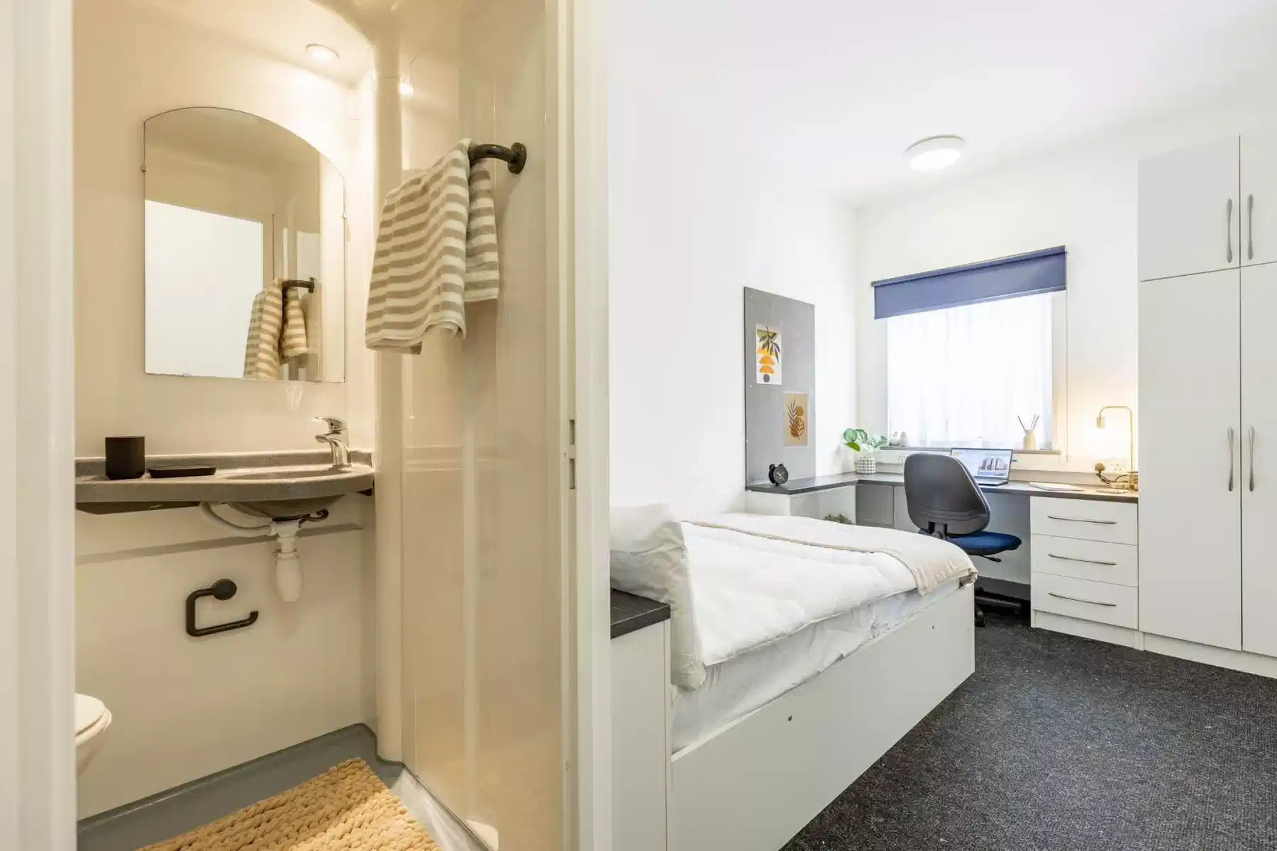 Bedroom?w=400&h=260&fit=crop&q=40&auto=format&trim=auto